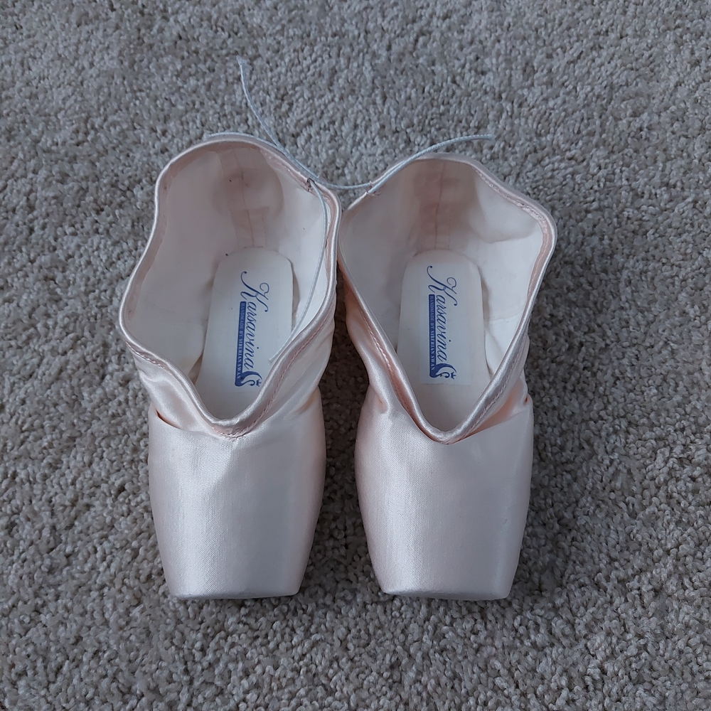 Russian Ballet Pointe Shoes - Karsavina size 7-7.5 (Wide)